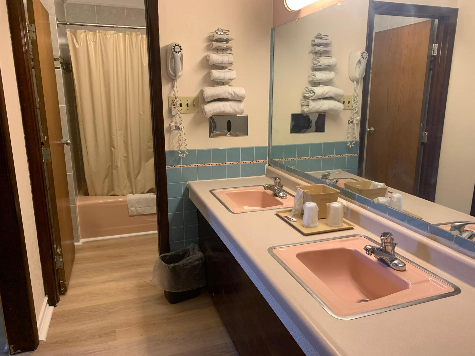 Tollway Beloit Motel