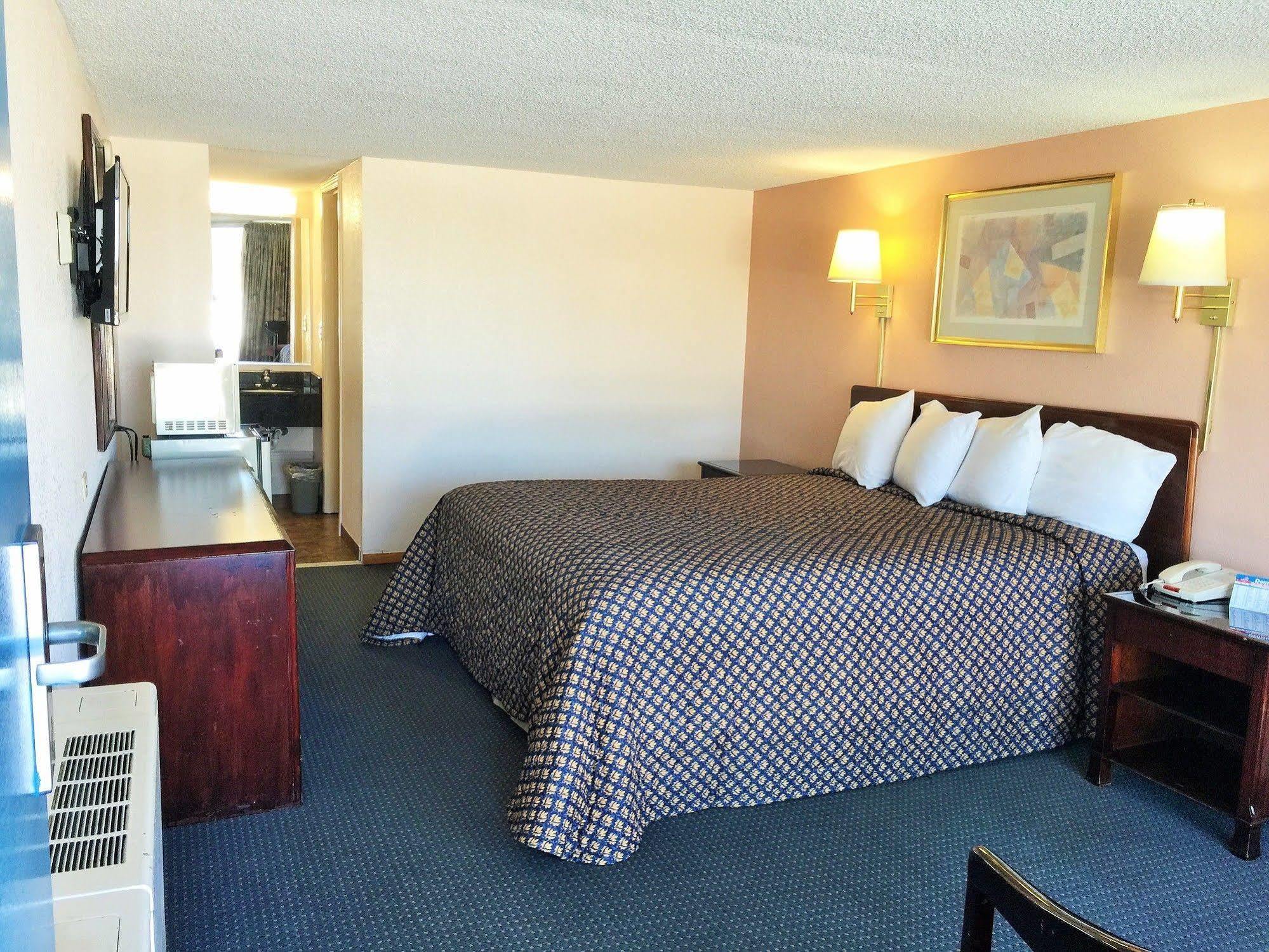 Tollway Beloit Motel